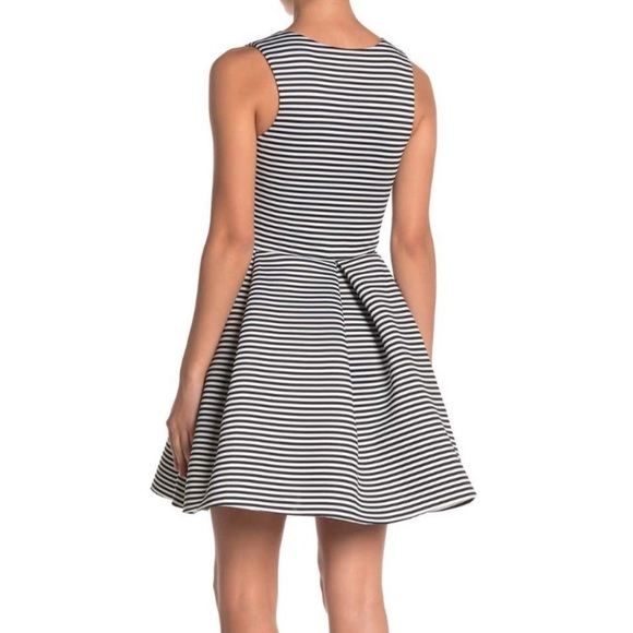 LOVE...ADY - V-NECK SLEEVELESS PLEATED DRESS - Picture 2 of 2